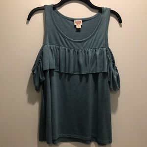 Peek-a-boo shoulder tank